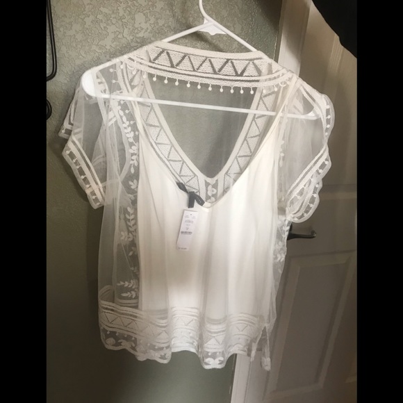 NVT WHBM lace split  sleeve tassel  top. - Picture 4 of 5